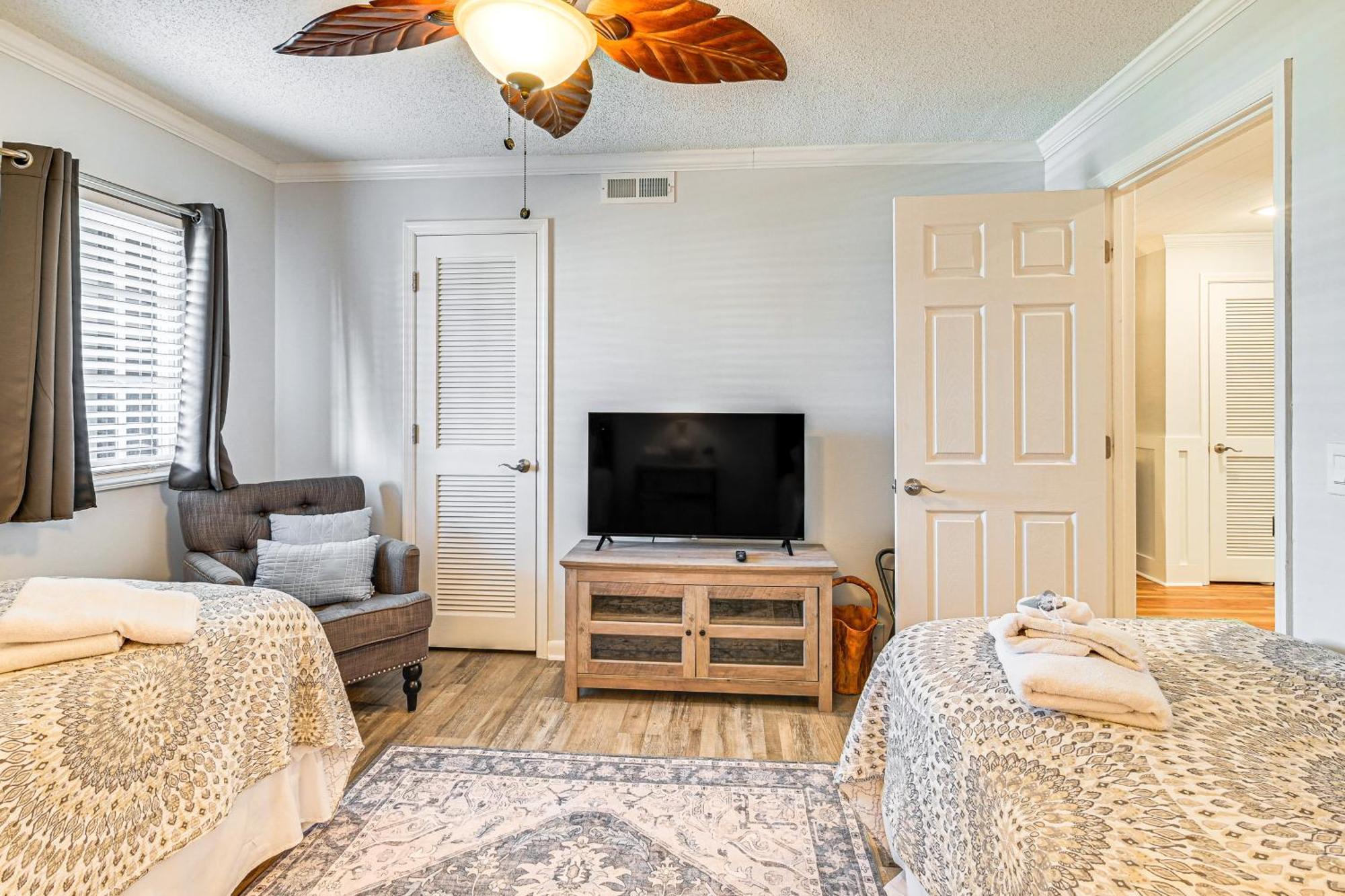 On-The-Beach Escape Oceanfront In Surfside! เมอร์เทิลบีช ภายนอก รูปภาพ